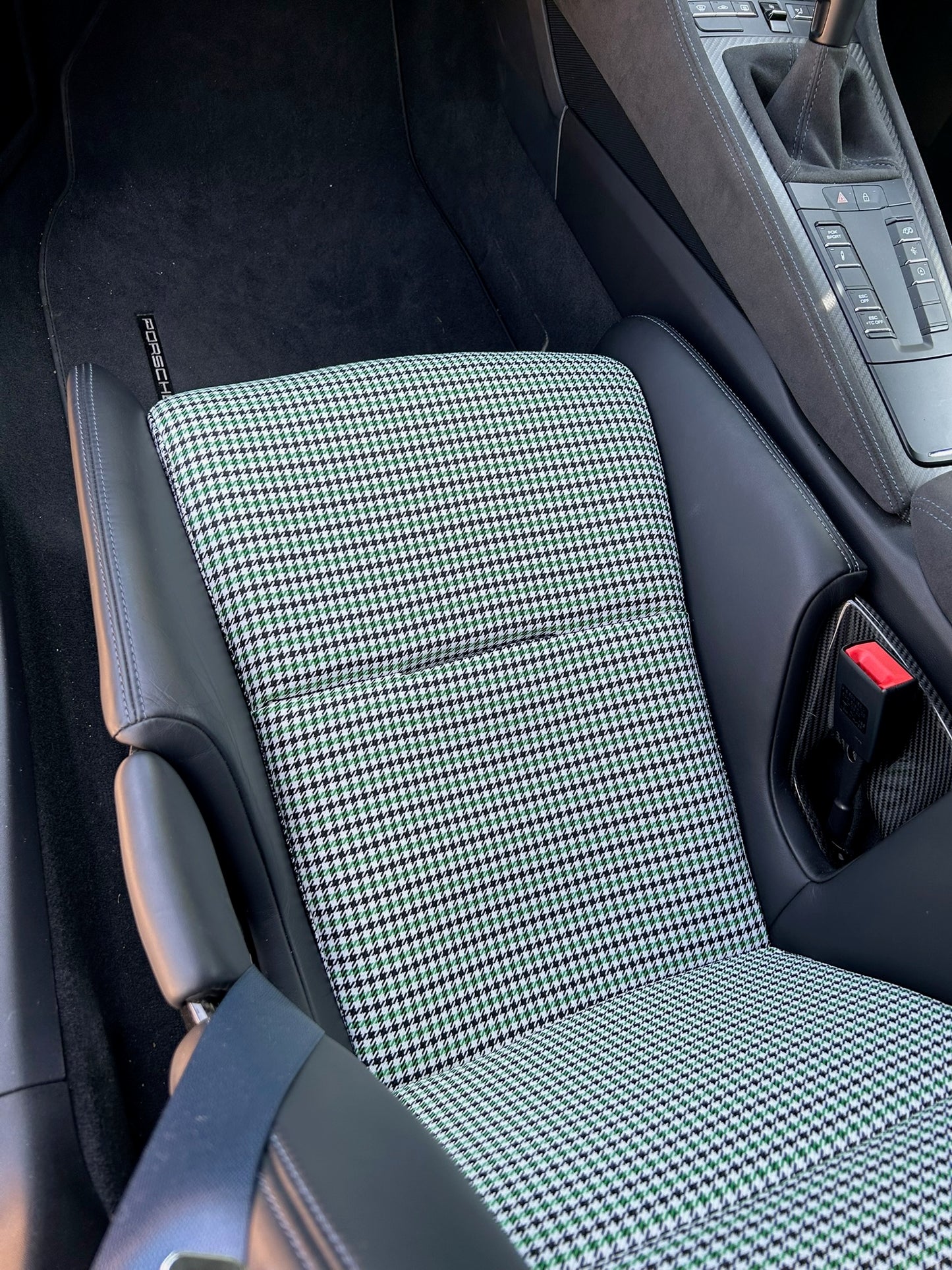 Seat insert cover set for fixed Porsche 918 carbon bucket seats - Red infused Houndstooth
