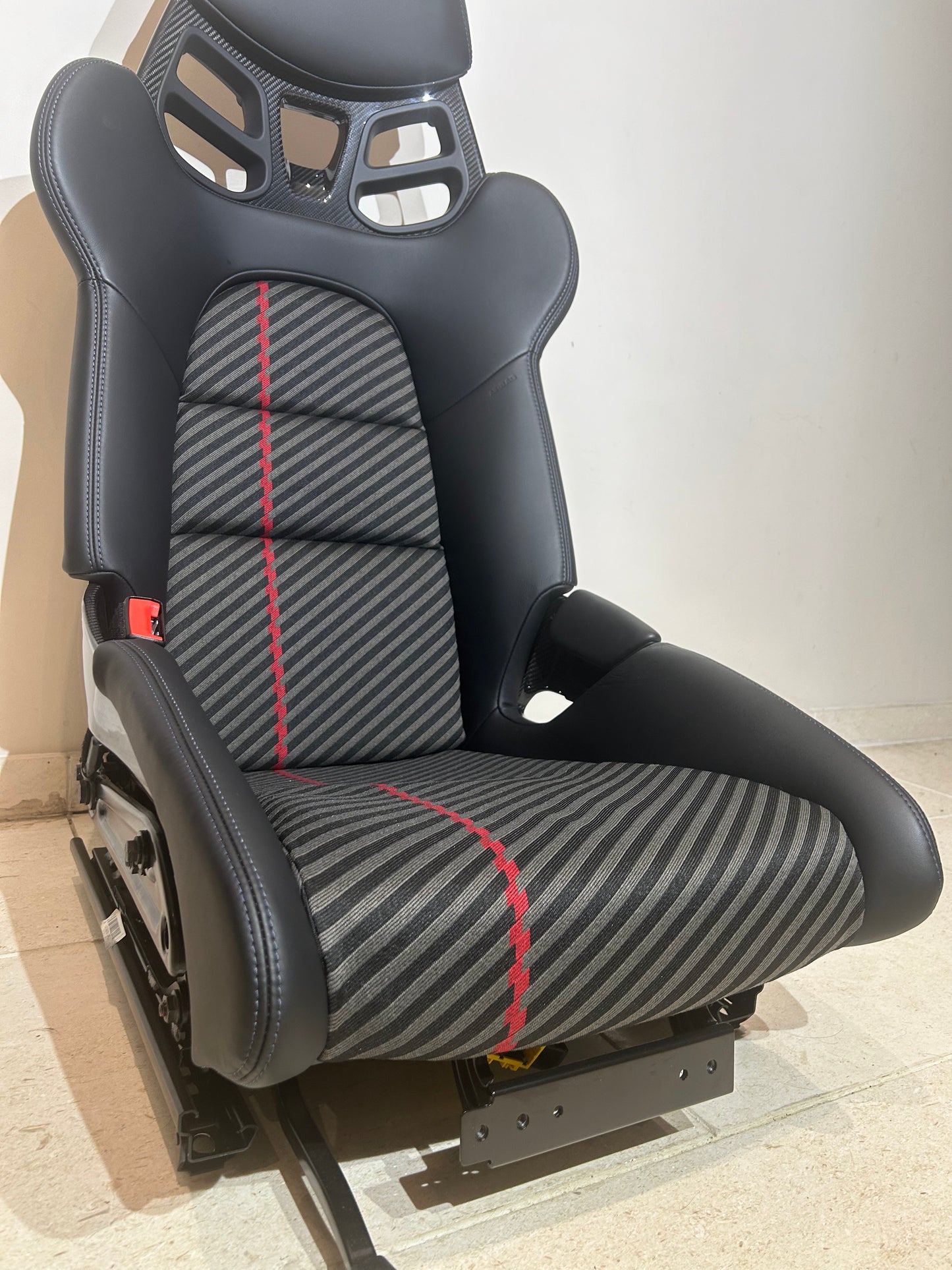 Porsche 918 (fixed) seat insert cover set - red/carbon